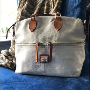 Dooney and Bourke handle bag